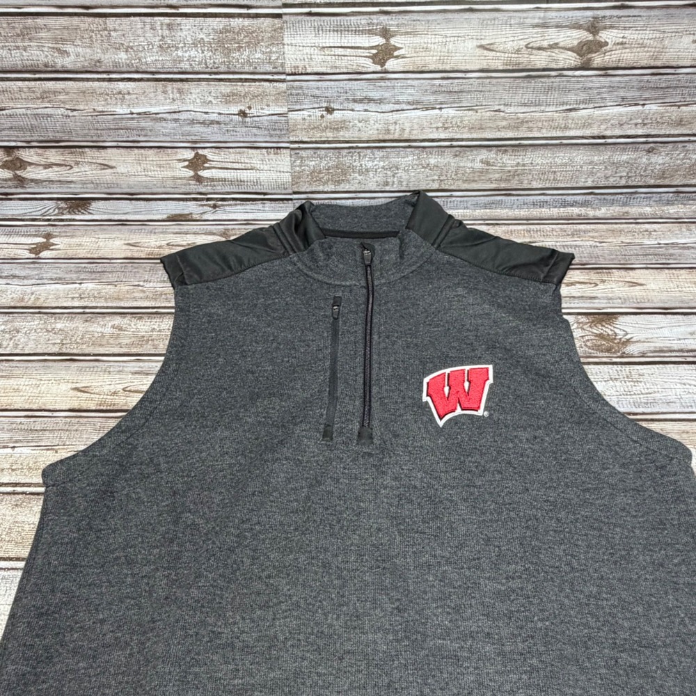 Antigua NWT Wisconsin Badgers Quarter Zip Vest Charcoal Grey Womens Large